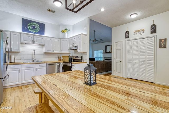 4070 Chamberlain Lane, Sevierville, TN 37862
