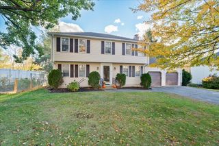 15 Tammie Rd, Hopedale, MA 01747