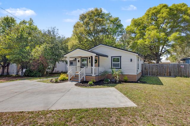 196 Mc Arthur Street, Crestview, FL 32539