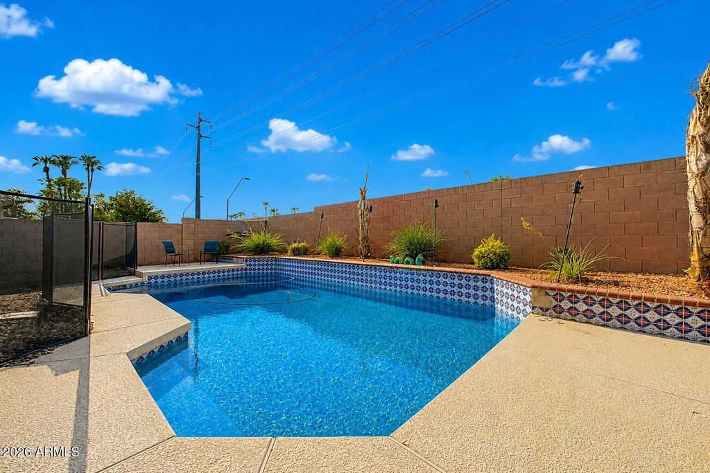 194 W SHANNON Street, Gilbert, AZ 85233 — photo 2