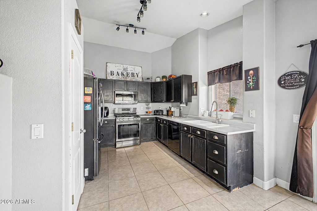 194 W SHANNON Street, Gilbert, AZ 85233 — photo 5