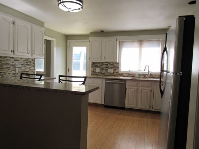 28 Knight Rd, Framingham, MA 01701