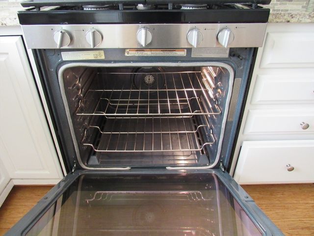 28 Knight Rd, Framingham, MA 01701