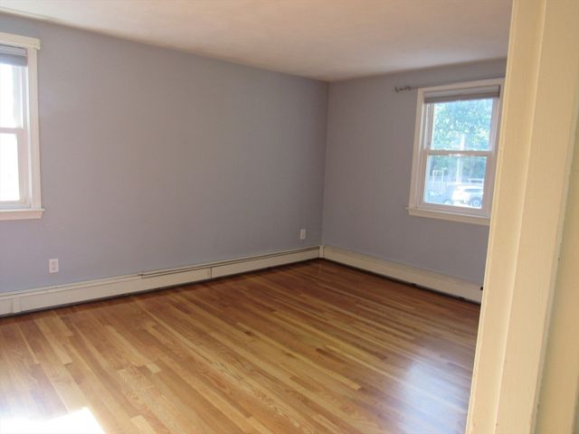 28 Knight Rd, Framingham, MA 01701