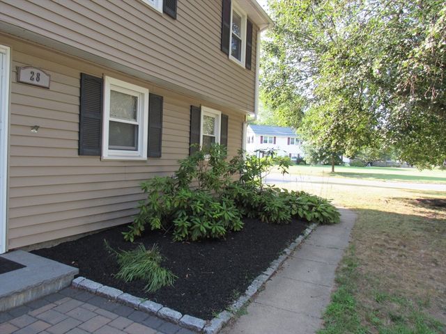 28 Knight Rd, Framingham, MA 01701