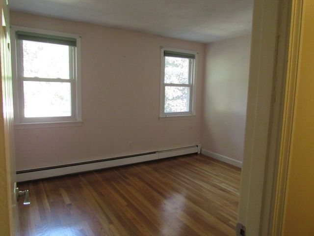 28 Knight Rd, Framingham, MA 01701
