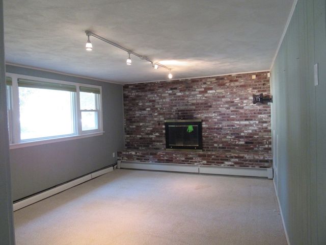 28 Knight Rd, Framingham, MA 01701