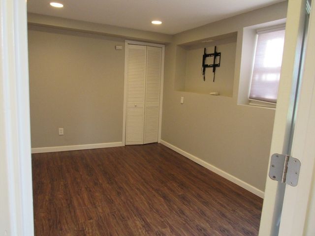 28 Knight Rd, Framingham, MA 01701