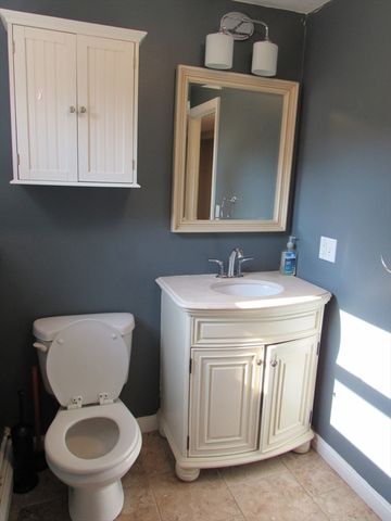 28 Knight Rd, Framingham, MA 01701