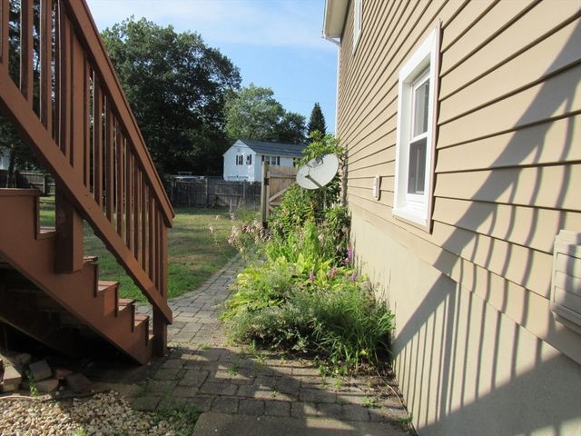 28 Knight Rd, Framingham, MA 01701