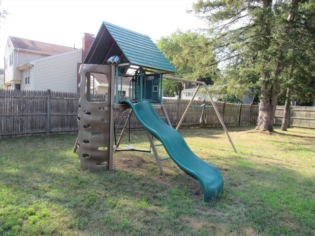 28 Knight Rd, Framingham, MA 01701