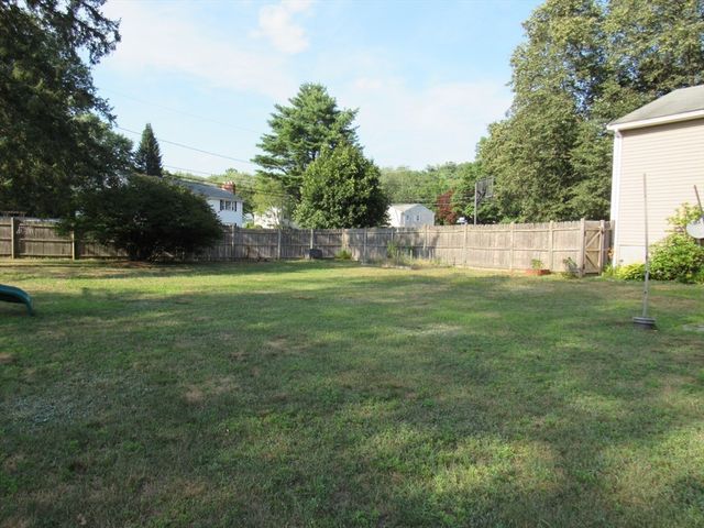 28 Knight Rd, Framingham, MA 01701