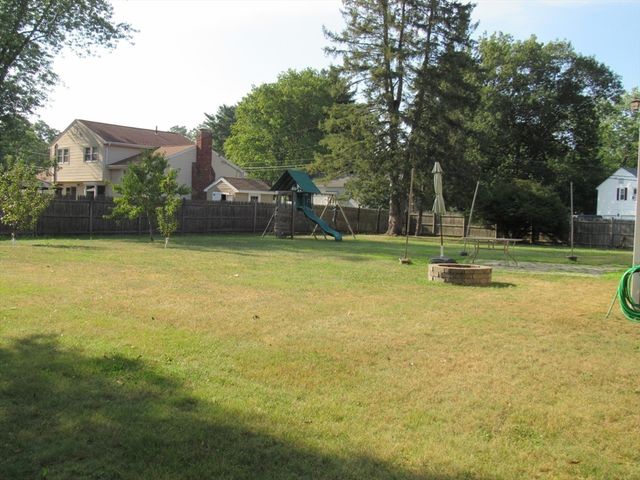 28 Knight Rd, Framingham, MA 01701