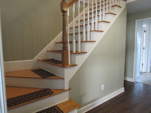 28 Knight Rd, Framingham, MA 01701