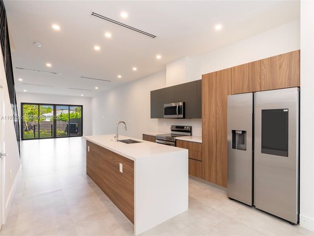 1118 NE 10th Ave, Fort Lauderdale, FL 33304