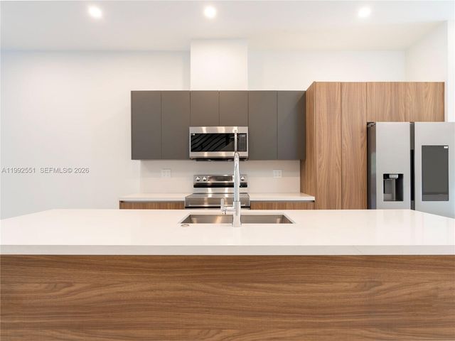 1118 NE 10th Ave, Fort Lauderdale, FL 33304