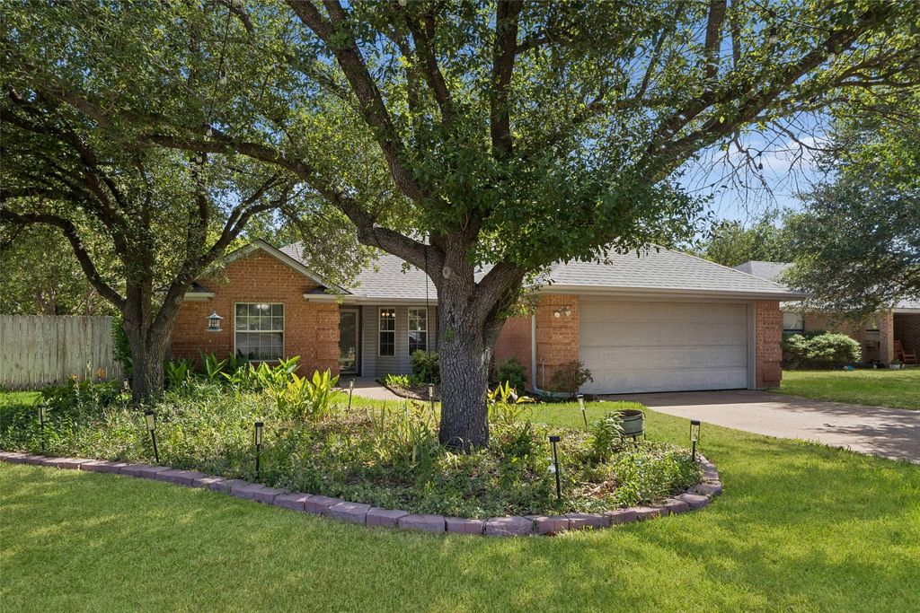 1301 Clearfield Drive, Cleburne, TX 76033 — photo 2