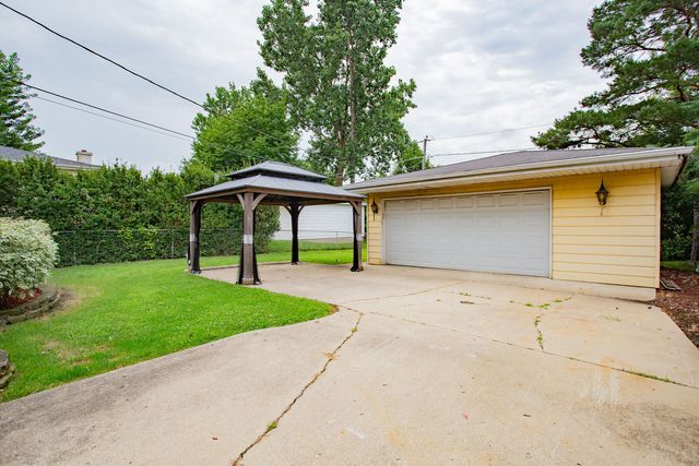 711 Schiller Street, Itasca, IL 60143