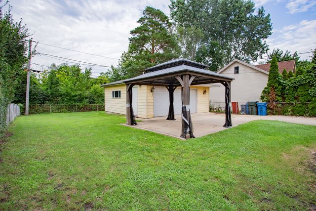 711 Schiller Street, Itasca, IL 60143