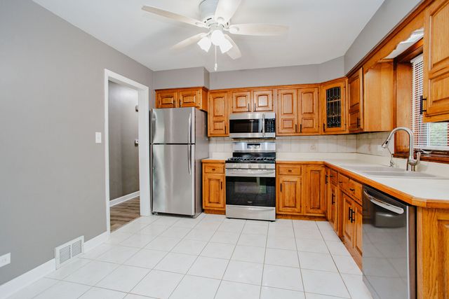 711 Schiller Street, Itasca, IL 60143
