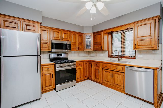 711 Schiller Street, Itasca, IL 60143