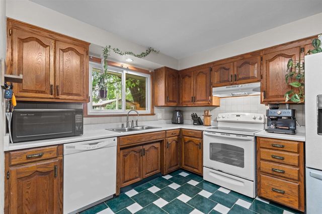 807 S CHRISTINE STREET, Appleton, WI 54915