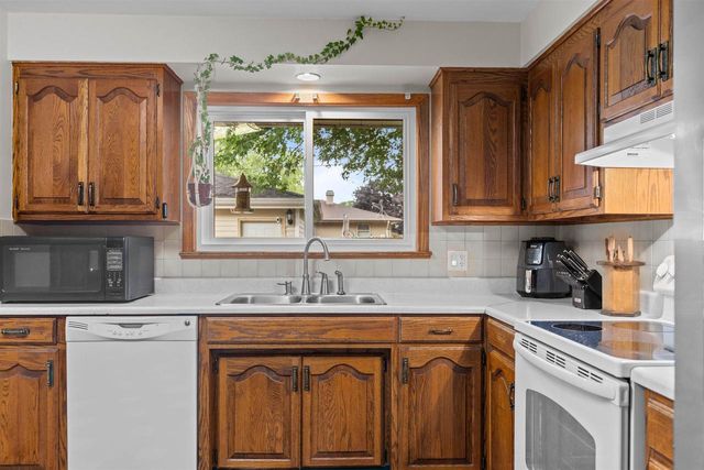 807 S CHRISTINE STREET, Appleton, WI 54915