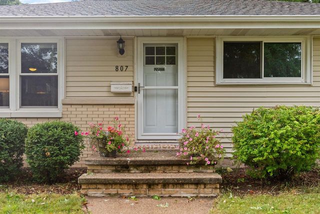 807 S CHRISTINE STREET, Appleton, WI 54915
