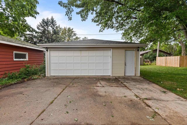 807 S CHRISTINE STREET, Appleton, WI 54915