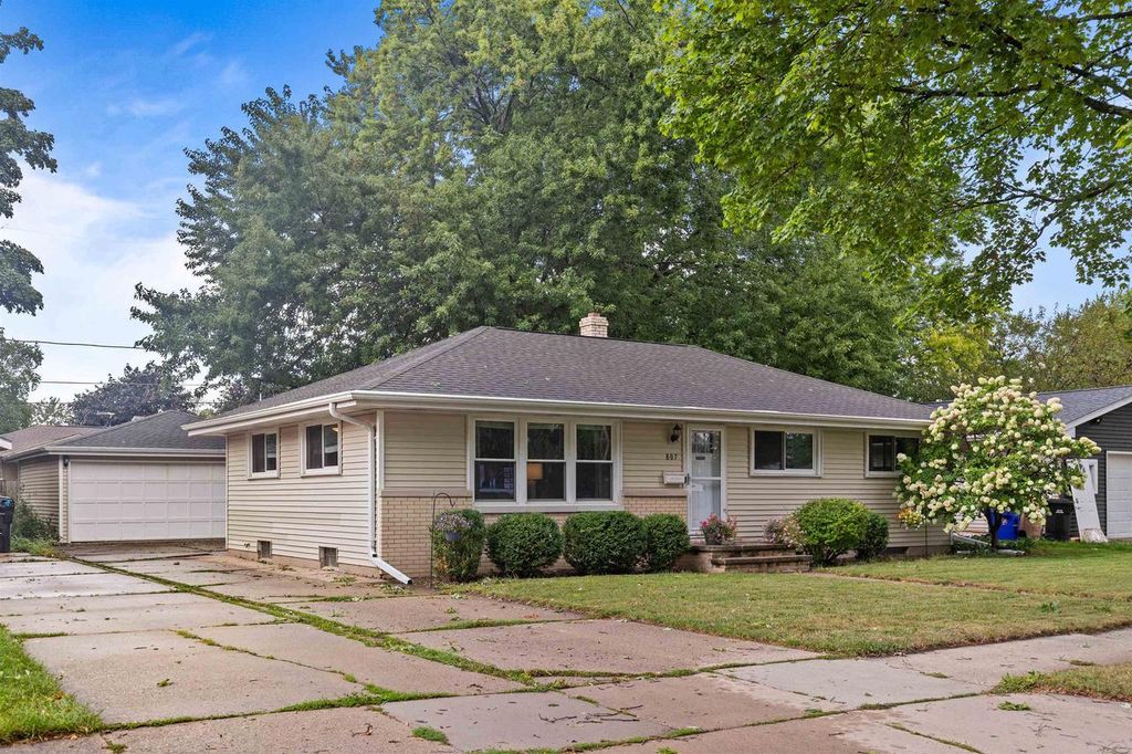 807 S CHRISTINE STREET, Appleton, WI 54915