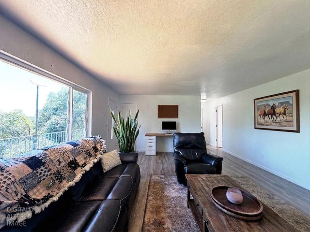 19310 Branding Iron Rd, Penn Valley, CA 95946