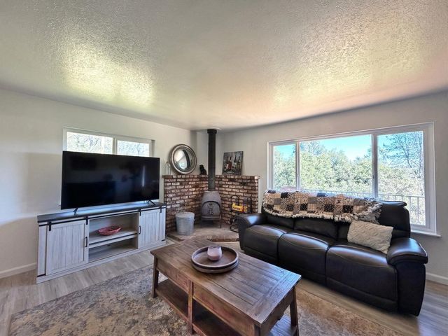 19310 Branding Iron Rd, Penn Valley, CA 95946