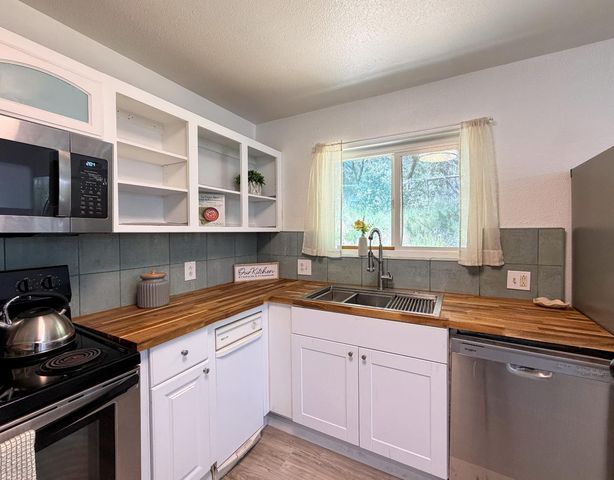 19310 Branding Iron Rd, Penn Valley, CA 95946