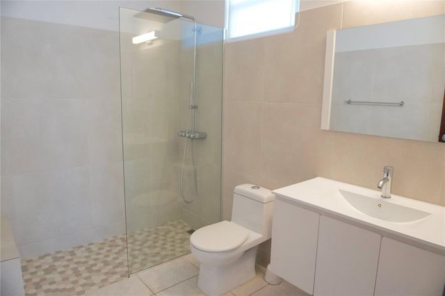 19-P DELFIN, Dorado, PR 00646