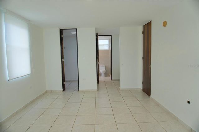 19-P DELFIN, Dorado, PR 00646