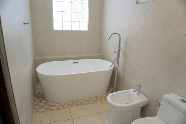 19-P DELFIN, Dorado, PR 00646