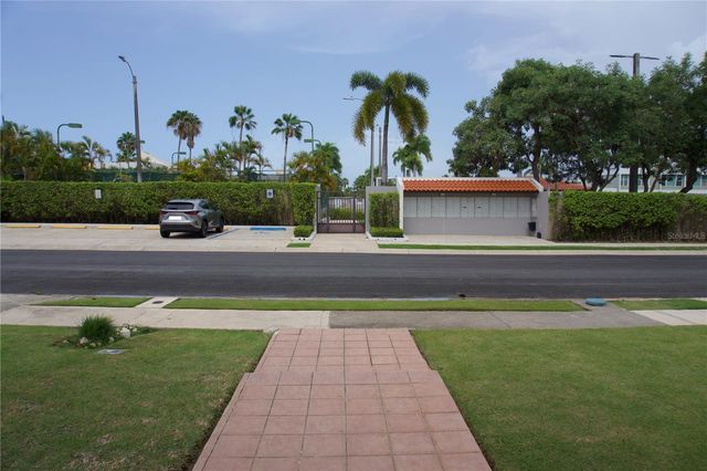 19-P DELFIN, Dorado, PR 00646