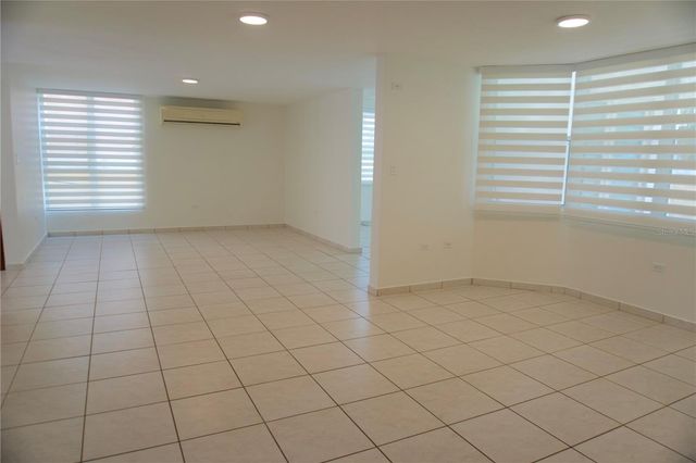 19-P DELFIN, Dorado, PR 00646