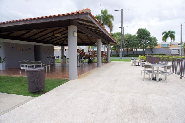 19-P DELFIN, Dorado, PR 00646