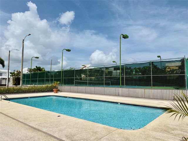 19-P DELFIN, Dorado, PR 00646