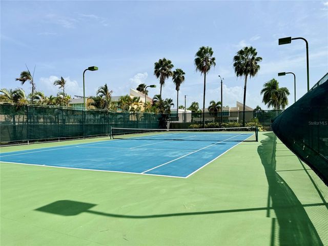 19-P DELFIN, Dorado, PR 00646