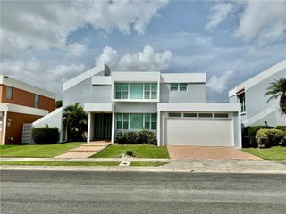 19-P DELFIN, Dorado, PR 00646