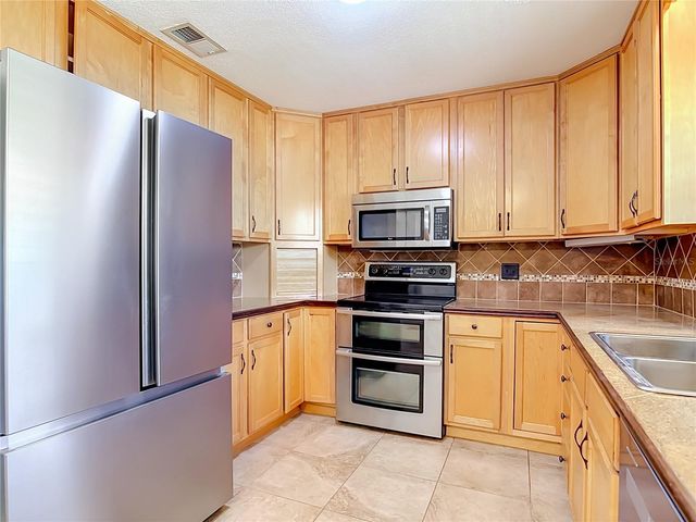 1690 N CLARA AVENUE, Deland, FL 32720