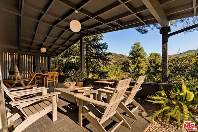 24647 Mulholland Highway, Calabasas, CA 91302