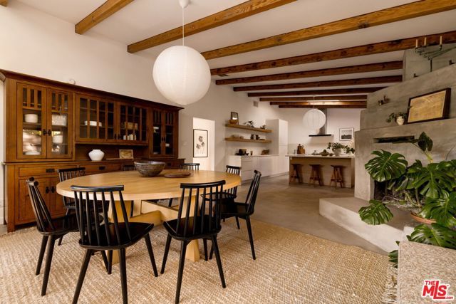24647 Mulholland Highway, Calabasas, CA 91302