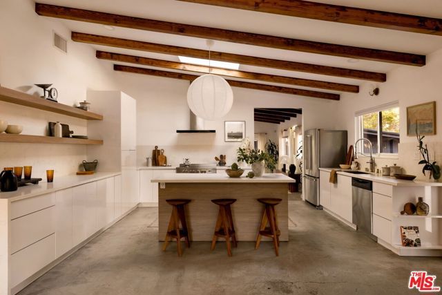 24647 Mulholland Highway, Calabasas, CA 91302