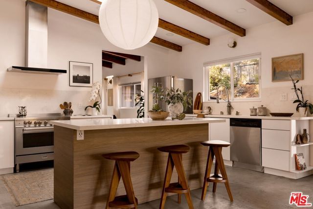 24647 Mulholland Highway, Calabasas, CA 91302