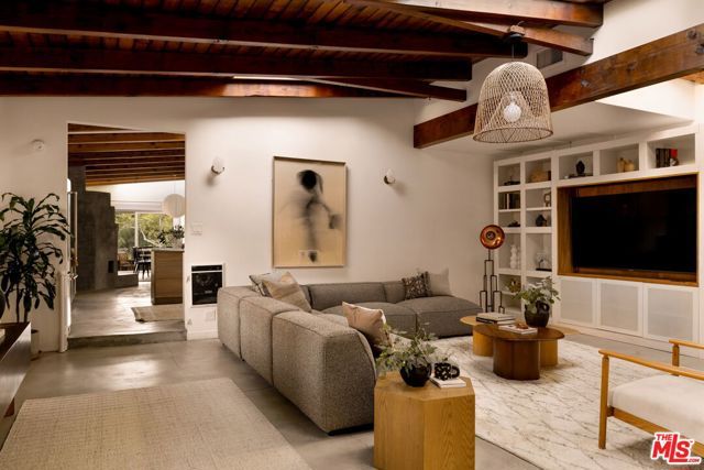 24647 Mulholland Highway, Calabasas, CA 91302