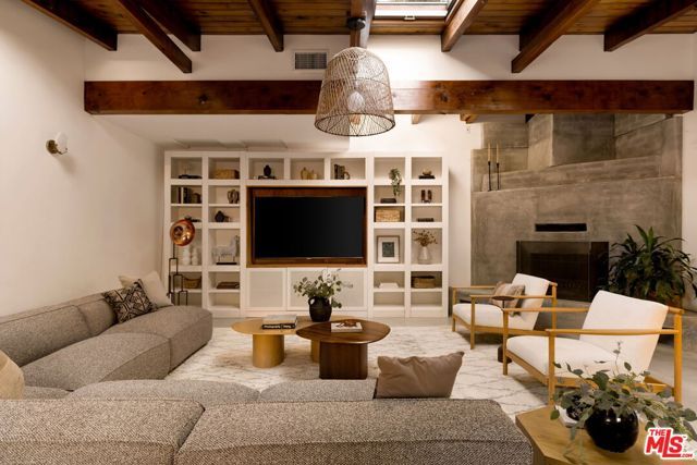 24647 Mulholland Highway, Calabasas, CA 91302