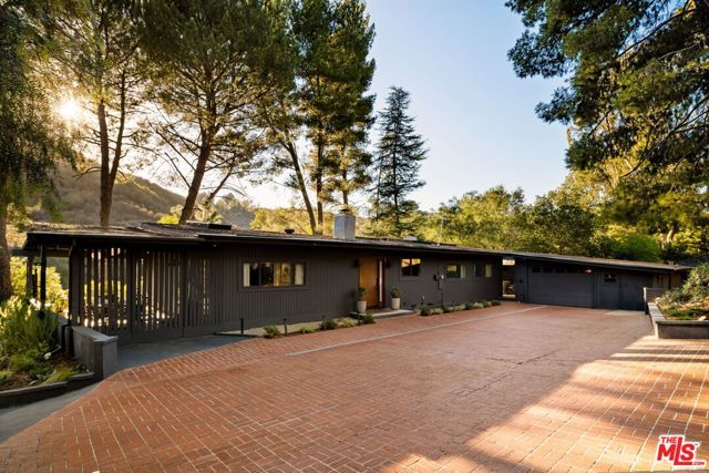 24647 Mulholland Highway, Calabasas, CA 91302